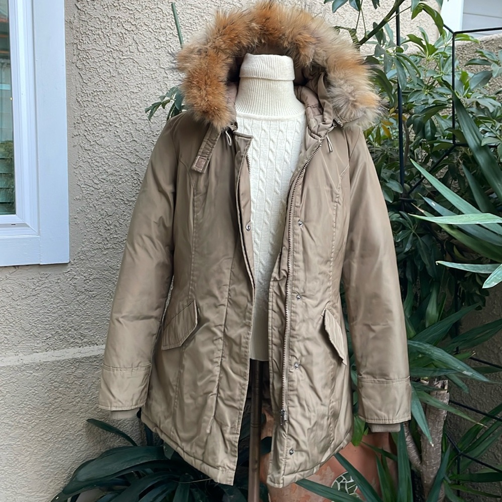 Vintage army green puffer with fur trim on the hood